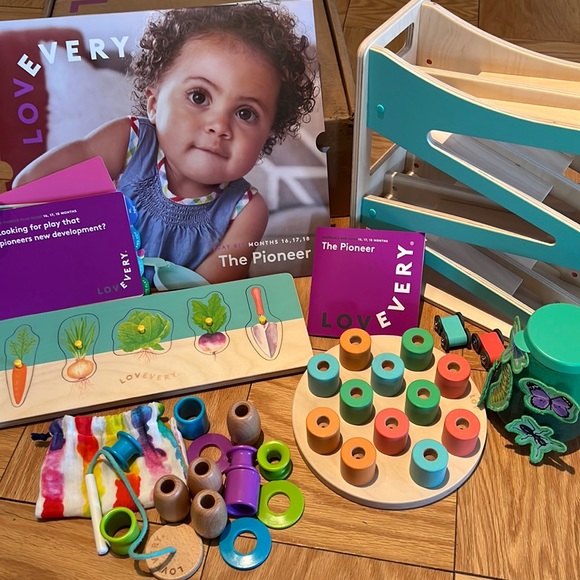 LOVEVERY Other - LOVEVERY The Pioneer Play Kit Months 16, 17, 18